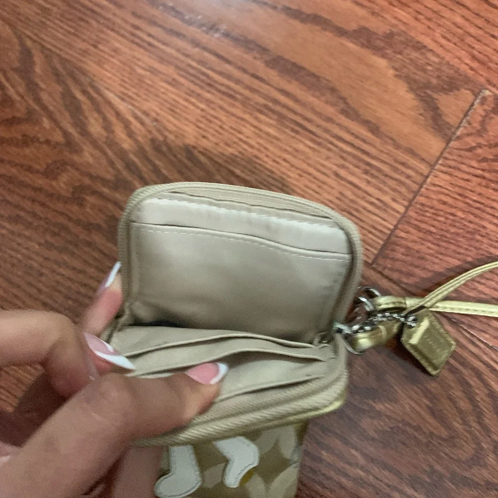 COACH Poppy Goldy Universal Case 3.5”L x 5.5”H. - Picture 7 of 8